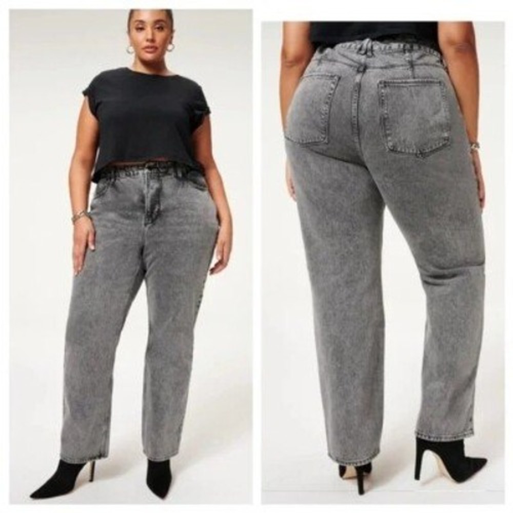 Good American Straight Leg Jeans in Washed Gray